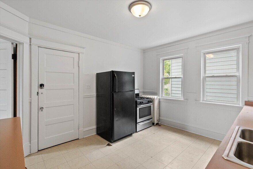 Lower Kitchen - 2856 N Frederick Ave