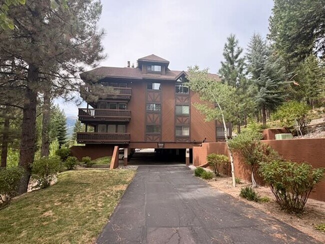 Building Photo - 335 Ski Way