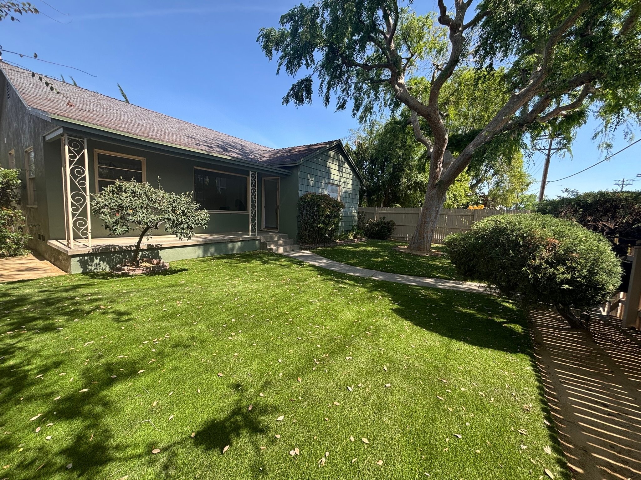 Building Photo - 13345 Burbank Blvd