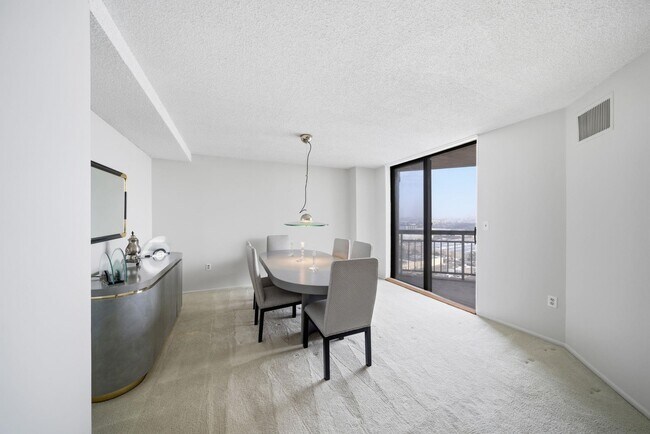 Building Photo - 2103 Harmon Cove Tower