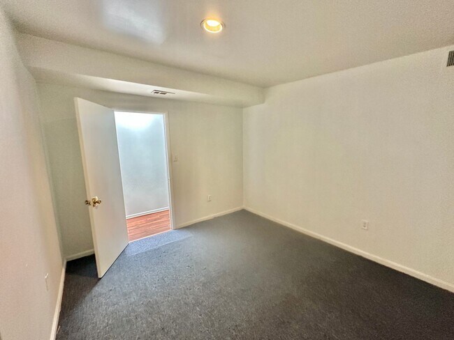 Building Photo - 2052 -Loukas