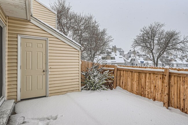 Building Photo - Charming Two-Bedroom Townhome in Copper Ridge