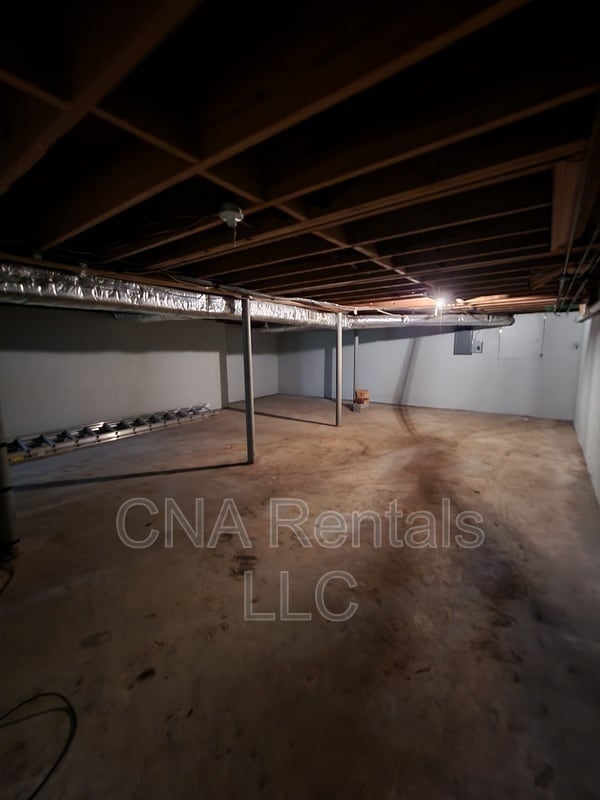 Building Photo - 626 Honeybear Ln