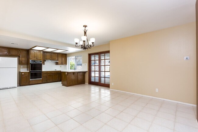 Building Photo - Traditional Home in North Fletcher Hills!