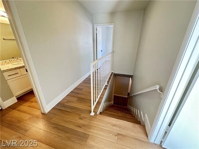 Building Photo - 3947 Delos Dr