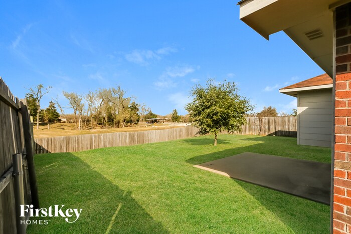 Building Photo - 927 Ranch Rd