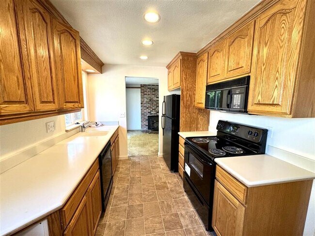 Building Photo - Spacious 3-Bedroom Home with Large Deck