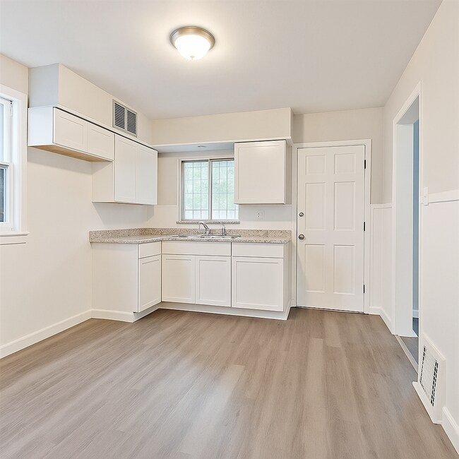 Building Photo - 3103 Cottage Ave