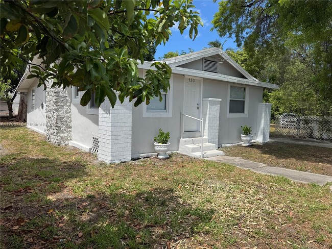 Primary Photo - 153 NW 35th St