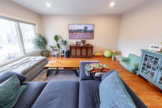 Building Photo - Beautiful West Humboldt Park Single Family Home