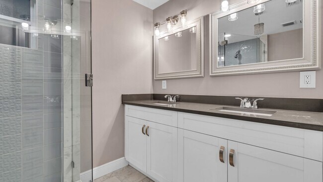 Building Photo - Spacious remodeled South Tampa 4BR/3BA hom...