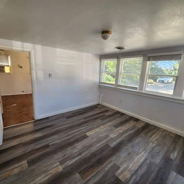 Building Photo - 635 Elm Ave