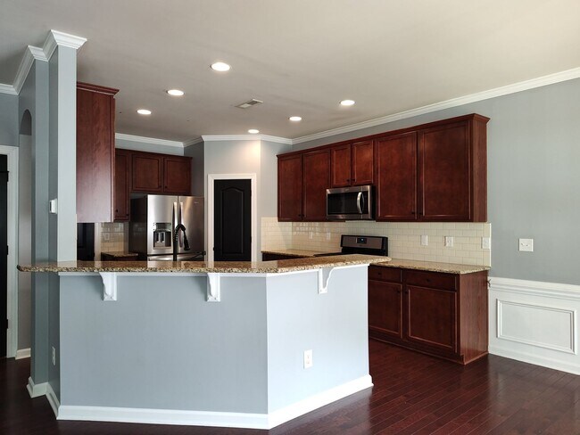 Building Photo - Move-in ready Townhome with in Stone Creek...