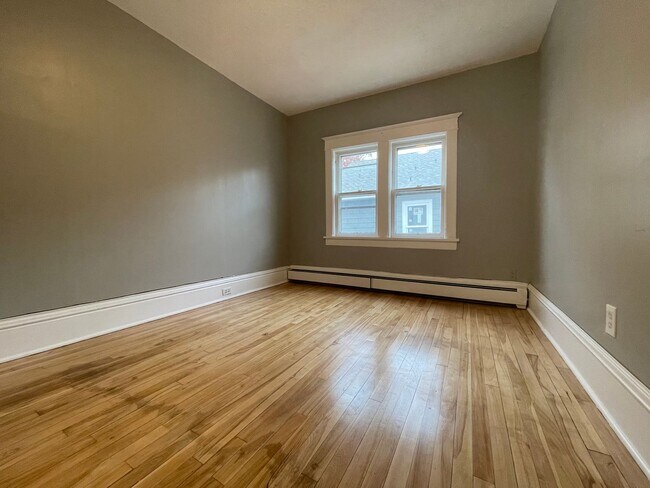 Building Photo - 1657 Minnehaha Ave E