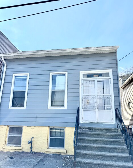 Building Photo - 502 1st St