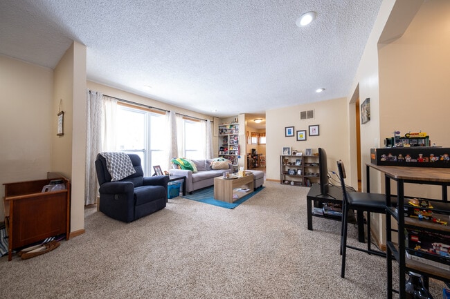 Building Photo - 5924 Idaho Ave N