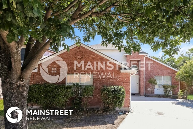 Building Photo - 4602 Lee Hutson Ln