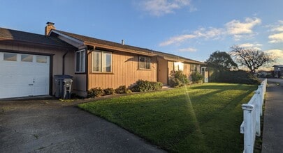Building Photo - Quiet 4/2 in the Arcata Bottoms