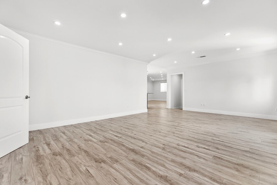 Building Photo - 7911 Fulton Ave