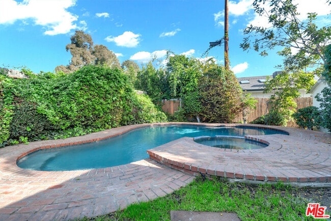 Building Photo - 152 S Kilkea Dr