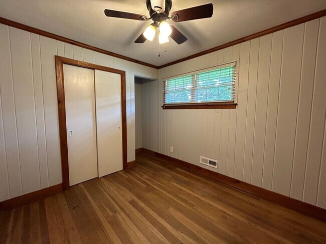 Building Photo - 3301 Brookside Ln