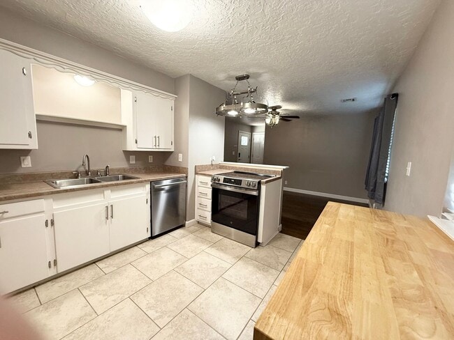 Building Photo - 4 Bed Family Home