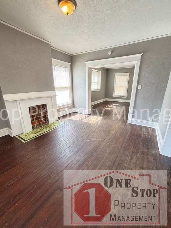 Building Photo - 3 Bedroom 1 Bathroom in Kansas City!