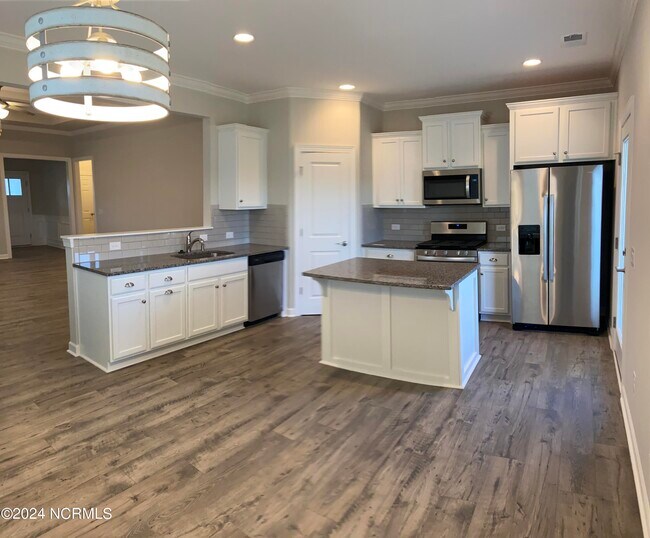 Building Photo - 5872 Pk W Cir