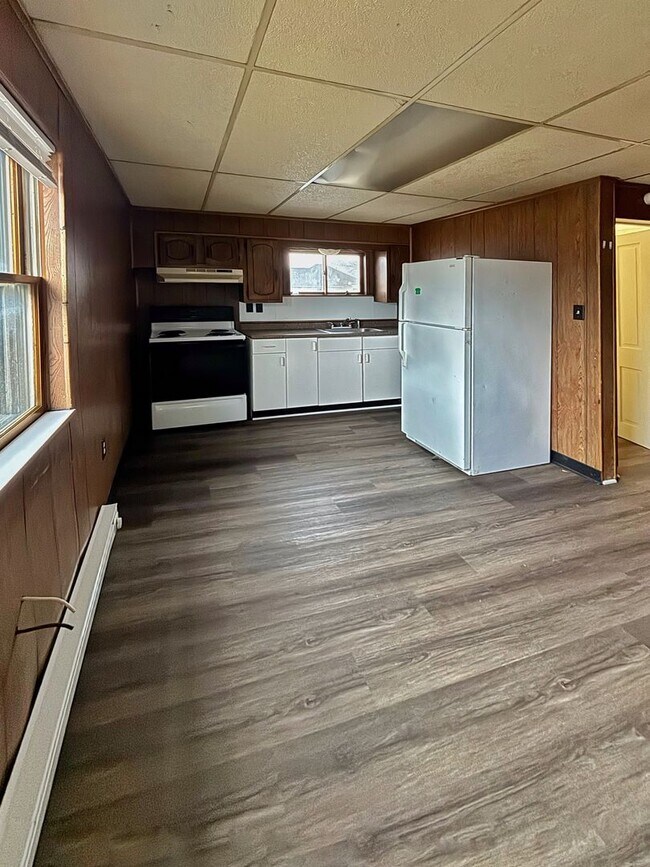 Building Photo - 252 Main St