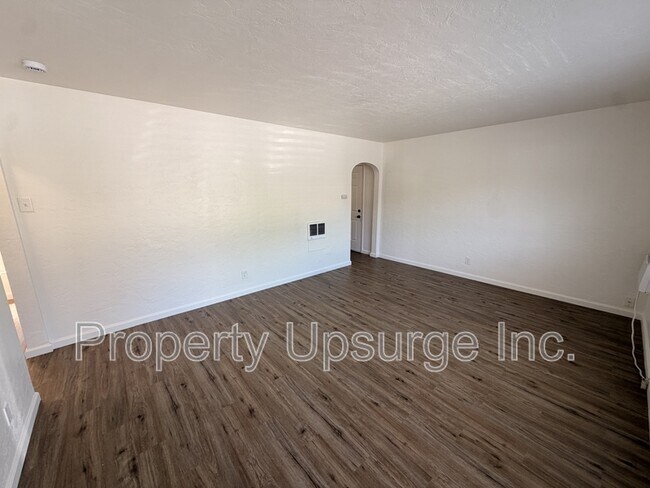 Building Photo - 2424 Court St