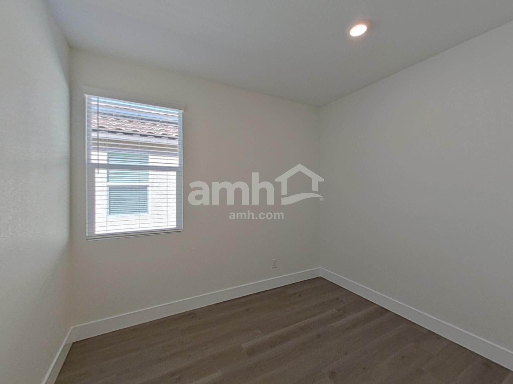 Building Photo - 893 English Primrose St