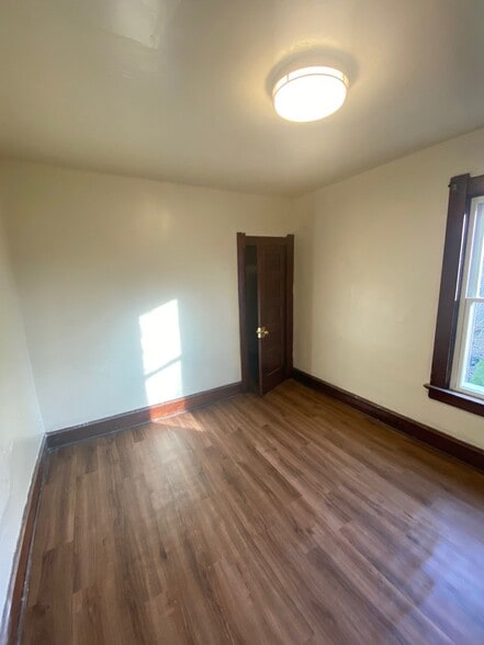 Building Photo - 1477 South Ave