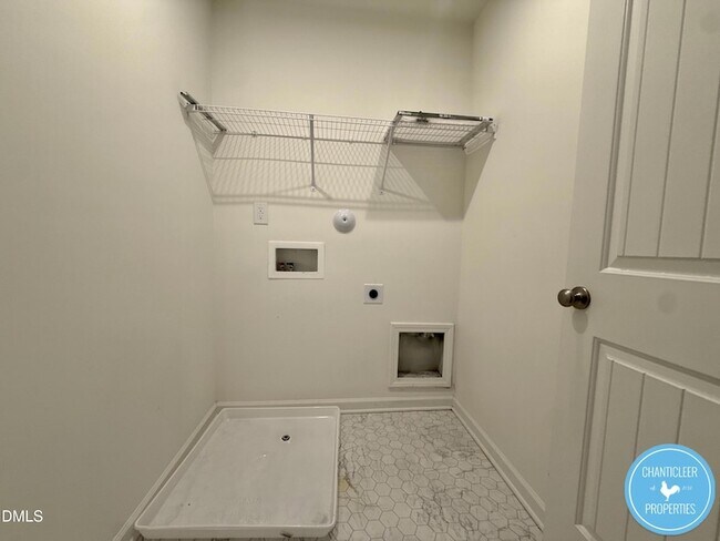 Building Photo - 49 Suhani Ln