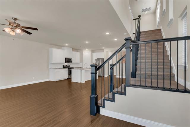 Building Photo - 910 Estelle Dr
