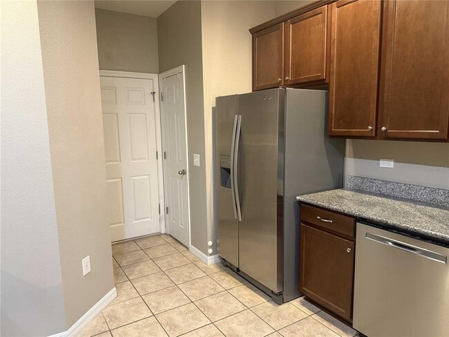 Building Photo - 12030 Silverlake Park Dr