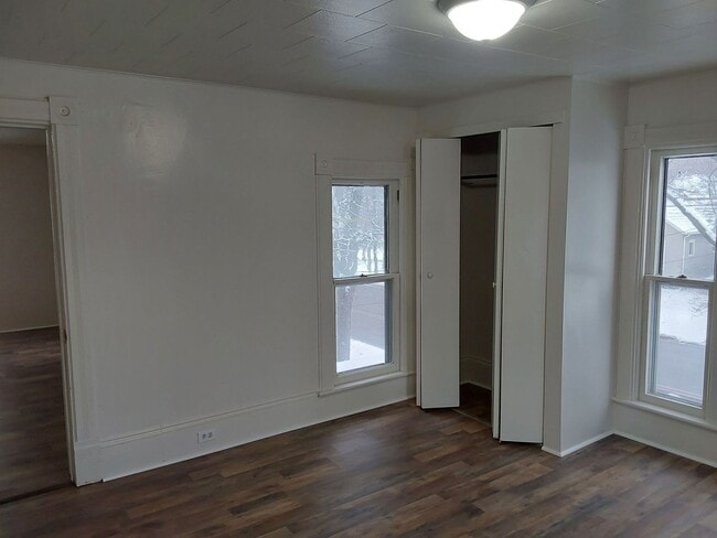 Building Photo - 306 N Elm Ave