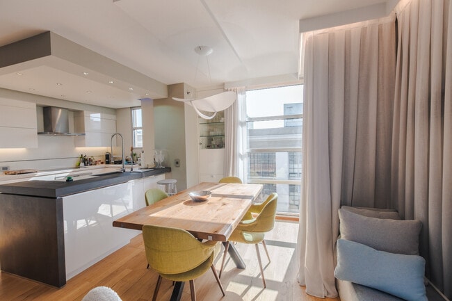 Building Photo - 1800 Washington St