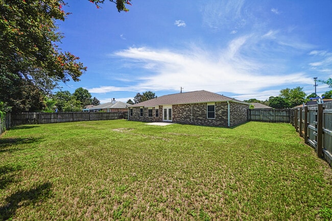 Building Photo - 7216 Antoinette Cir