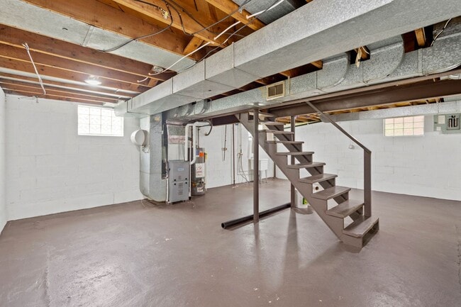 Building Photo - AVAILABLE JULY 1ST! Don't miss this RENOVATED 3-BEDROOM!!