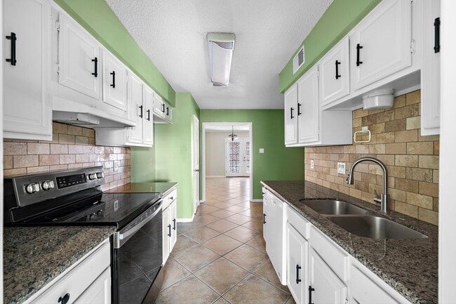 Building Photo - 14185 Misty Meadow Ln