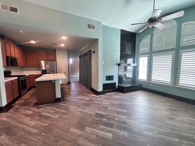 Building Photo - Welcome to our beautiful 2 bedroom 2 bathroom Condo in Folsom, CA!