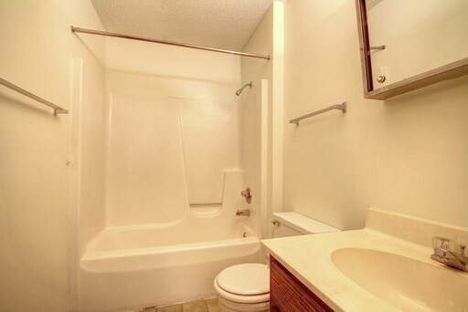 Building Photo - 2525LE