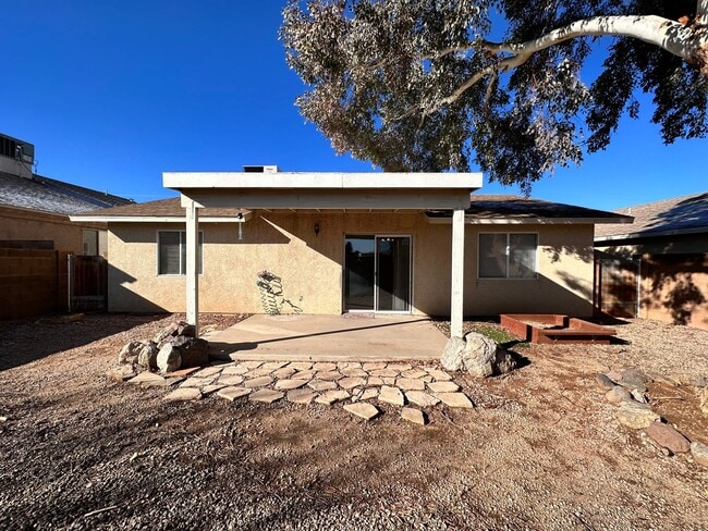 Building Photo - Great 3 Bedroom, 2 Bath Home Centrally located in Kingman!