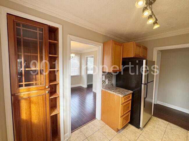 Building Photo - 81 S Larchmont Dr