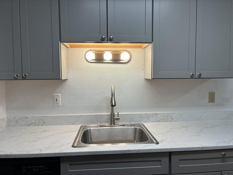 Building Photo - 4730 SE 69th Ave