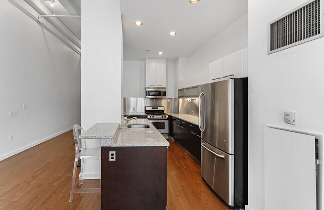 Building Photo - 88 Kingston St