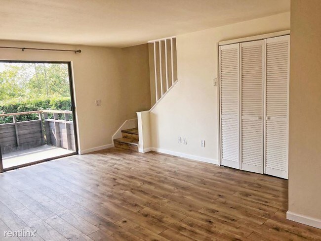 Building Photo - 10112 NE 68th St