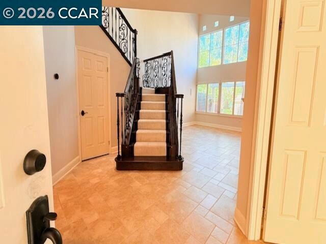 Building Photo - 6220 Lakeview Cir