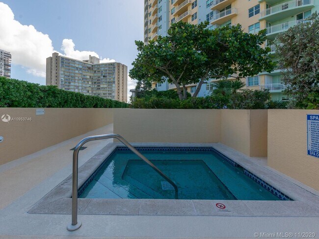 Building Photo - 2475 Brickell Ave