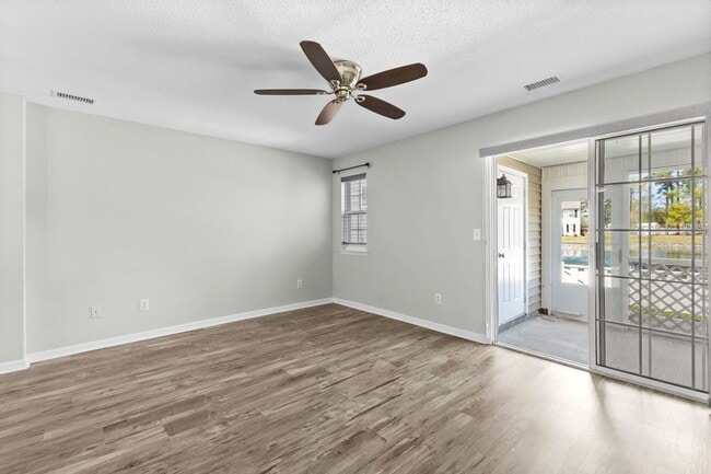 Building Photo - Charming Townhome with Water Views near The Market Common!